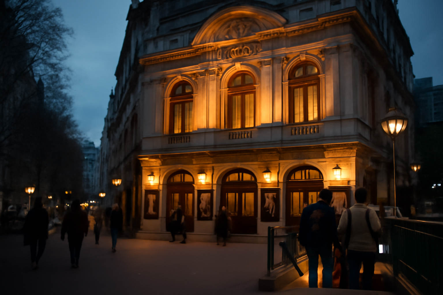 théâtre antoine façade parisienne de nuit